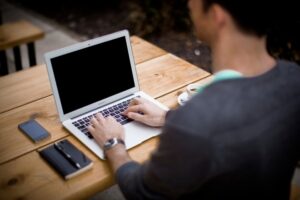 laptop-computer-work-typing-man-conversation-15-pxhere.com